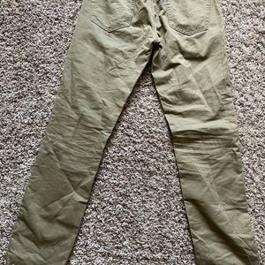 Khaki Jean Levi’s 511 size W30 L32.